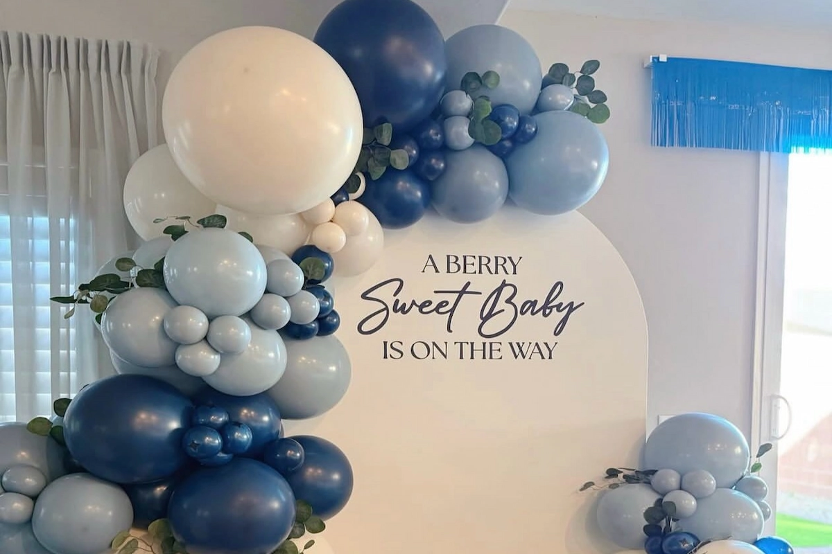 Pastel baby shower balloon decoration setup
